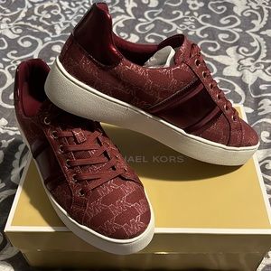 New in the box Michael kors poppy striped lace  size 10